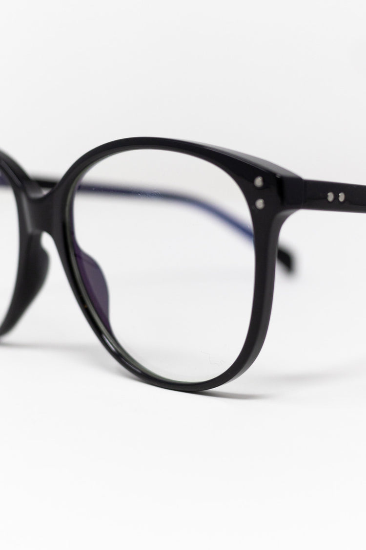 Blue light glasses are designed to filter out damaging blue toned light, emitted from most digital devices driving our lives on the daily. These glasses assist with increased melatonin production, reduced eye fatigue and have a stylish, minimal frame that pairs well with any outfit.

