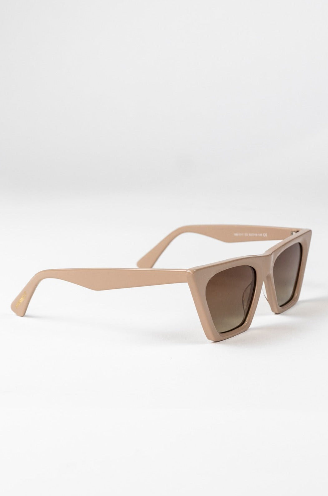 Azula Vintage Cat Eye Sunglasses in Sand