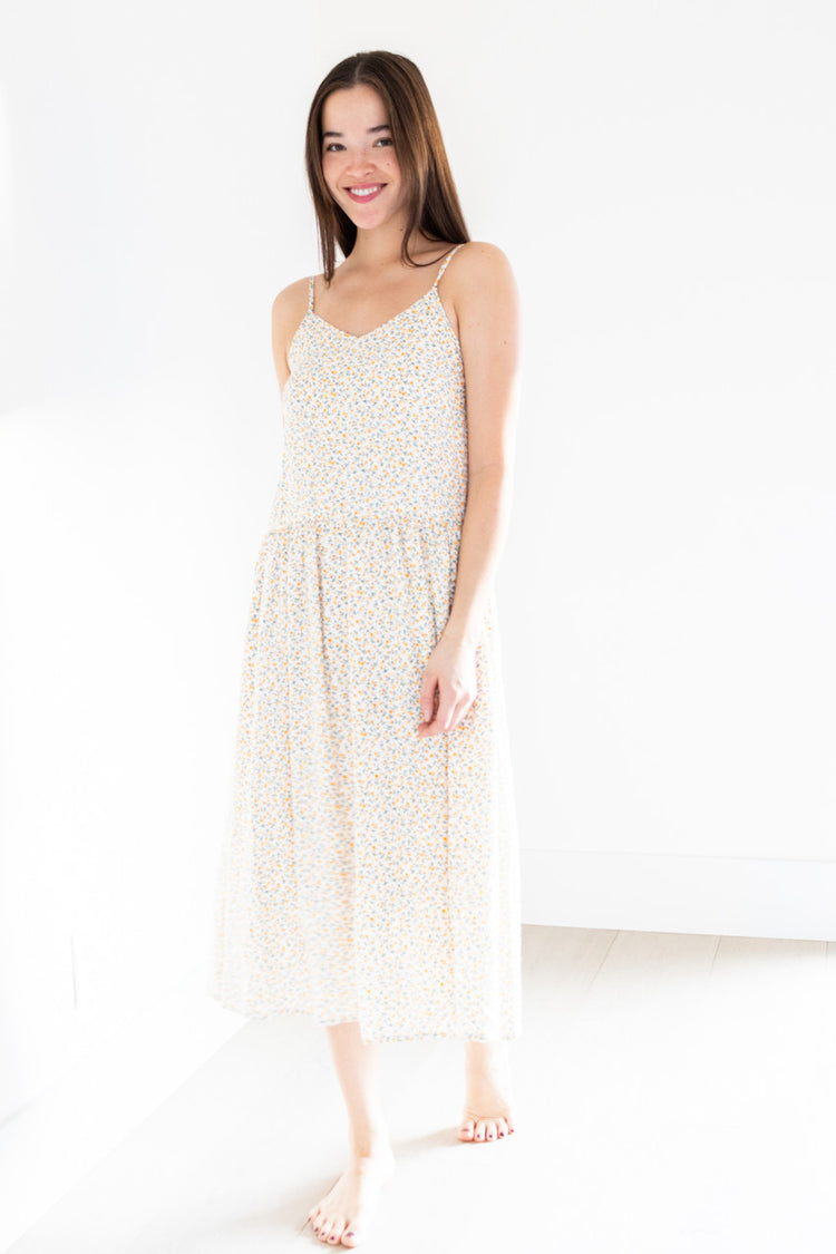 The Payton midi dress is a must-have with its beautiful floral print and loose, flowing design that provides ultimate comfort. Its tie-back adds a touch of elegance to this lightweight dress, making it perfect for any spring or summer occasion.

