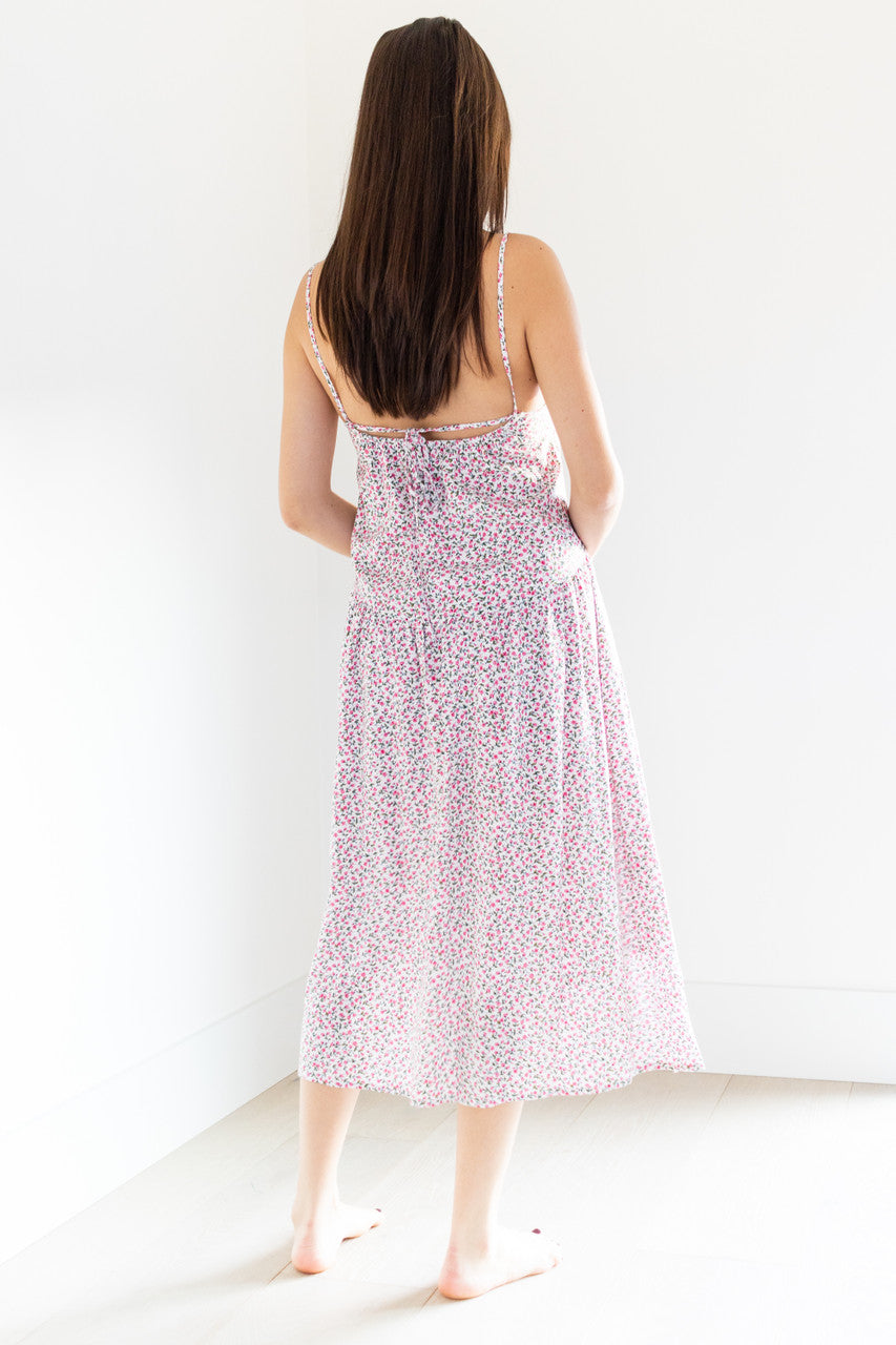 The Payton midi dress is a must-have with its beautiful floral print and loose, flowing design that provides ultimate comfort. Its tie-back adds a touch of elegance to this lightweight dress, making it perfect for any spring or summer occasion.

