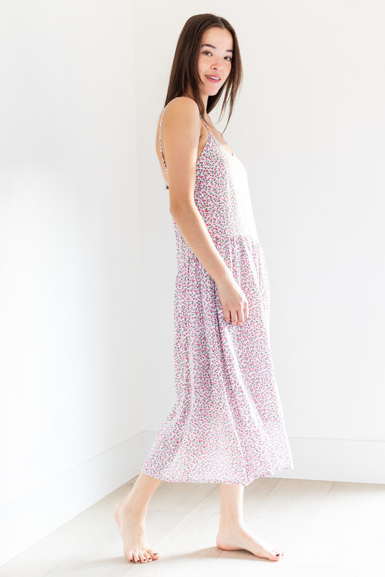 The Payton midi dress is a must-have with its beautiful floral print and loose, flowing design that provides ultimate comfort. Its tie-back adds a touch of elegance to this lightweight dress, making it perfect for any spring or summer occasion.

