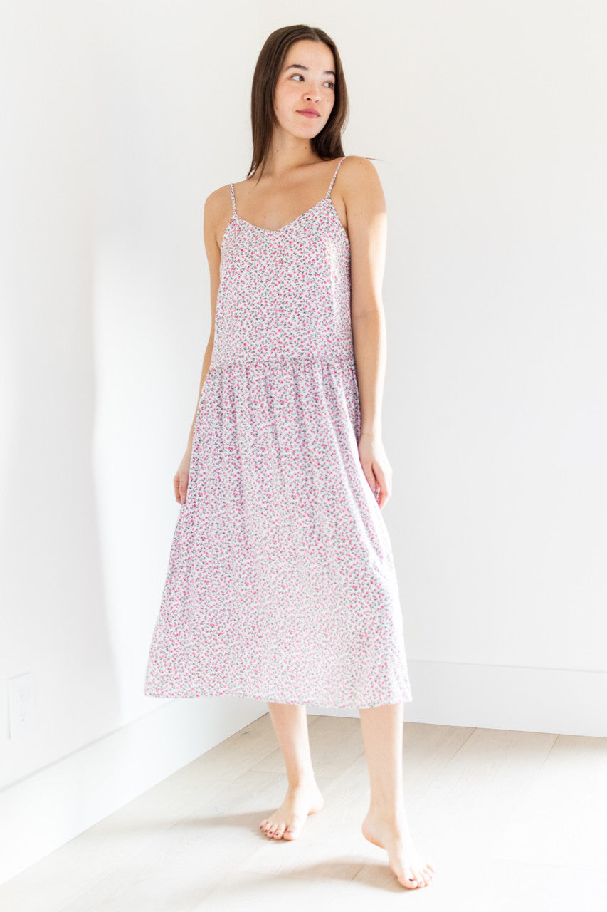 The Payton midi dress is a must-have with its beautiful floral print and loose, flowing design that provides ultimate comfort. Its tie-back adds a touch of elegance to this lightweight dress, making it perfect for any spring or summer occasion.

