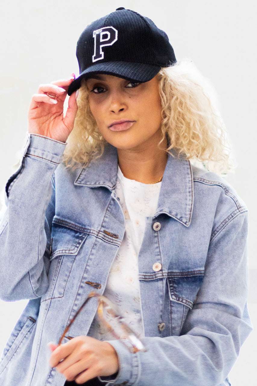 This corduroy hat is a stylish and practical accessory that will keep you shaded from the sun and comfortable on sunny days. It features an adjustable cinch at the back and a branded letter P monogram, and is made of a soft and durable fabric in a jet black color.