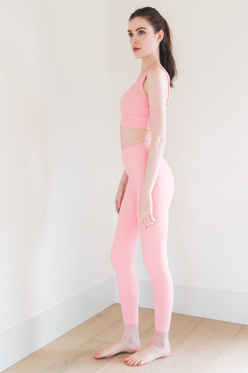 The Ribbed Ultimate Legging in Bubblegum is a high-performance athletic legging that is perfect for any workout or active lifestyle. It features a grey heather finish, a secure fit, and anti-pill technology, ensuring that it stays looking and feeling great wear after wear.

