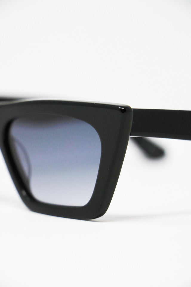 Kaya❤️ Kaya Angular Sunglasses in Jet Black – PRIV Collections