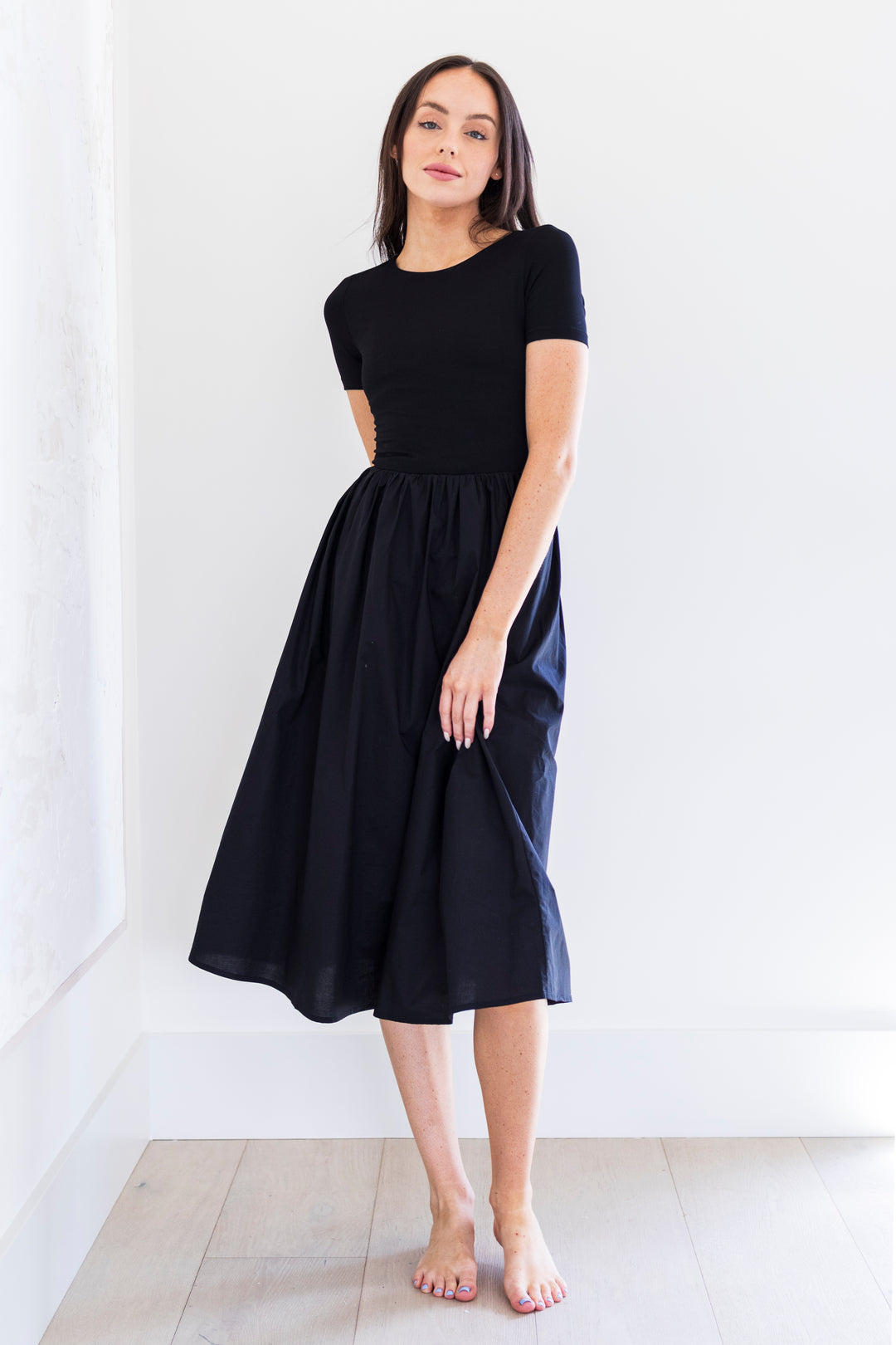 Alyce Short Sleeve Midi Poplin Dress in Black