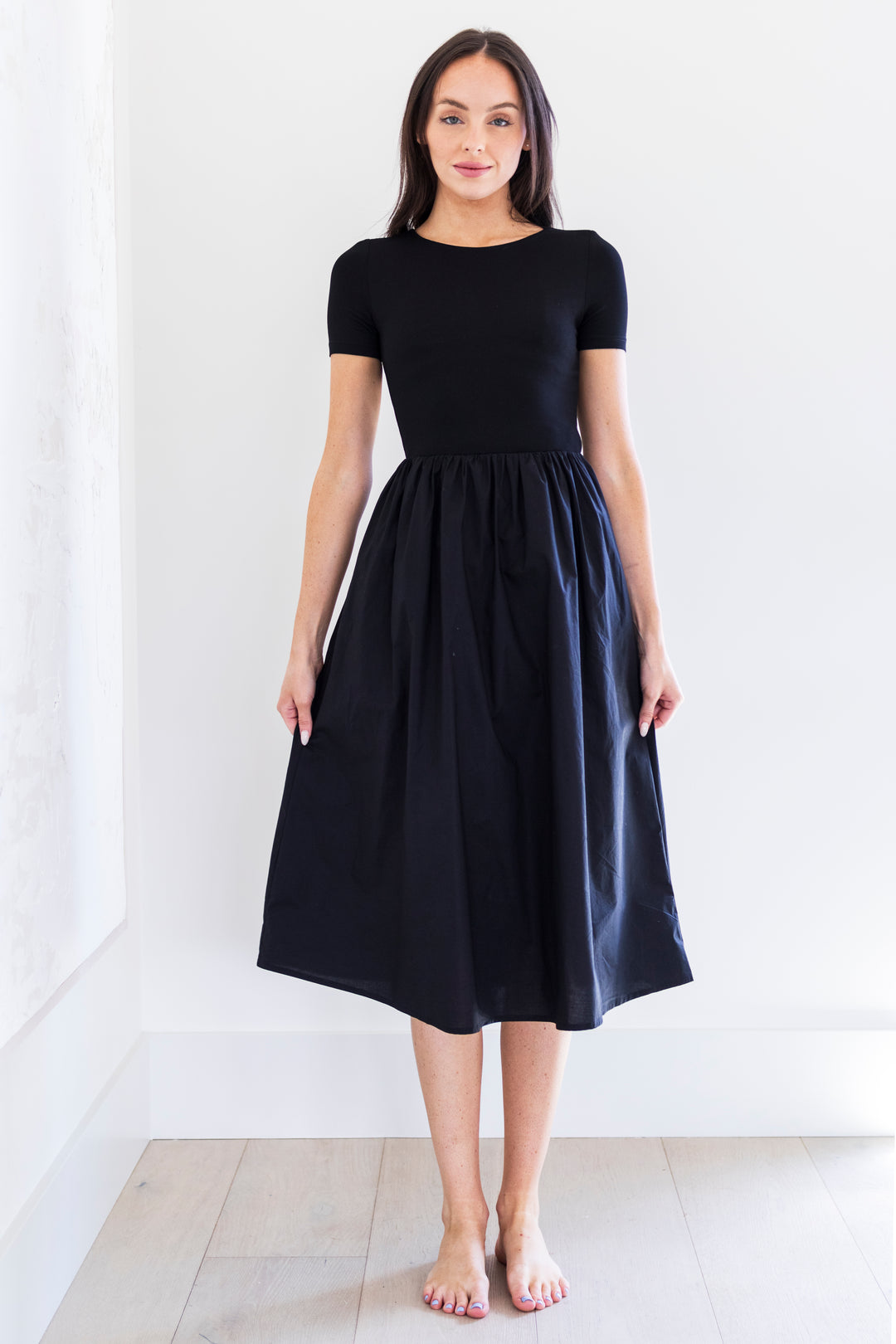 Alyce Short Sleeve Midi Poplin Dress in Black