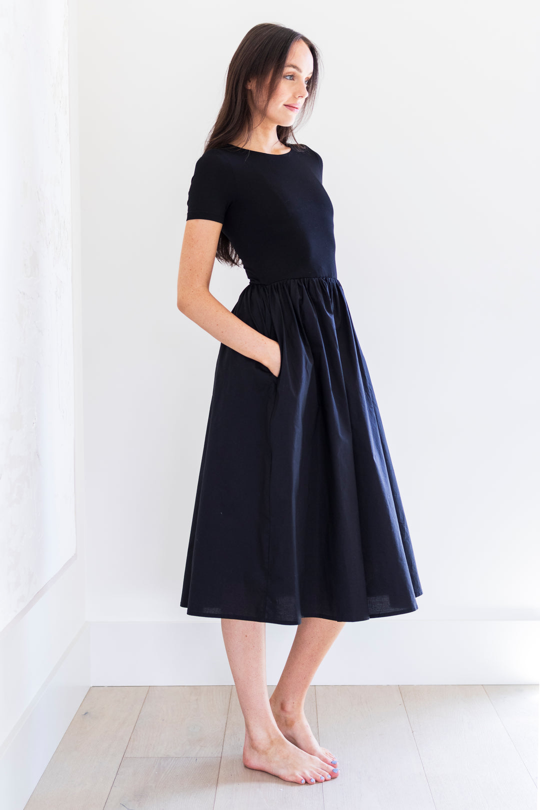 Alyce Short Sleeve Midi Poplin Dress in Black