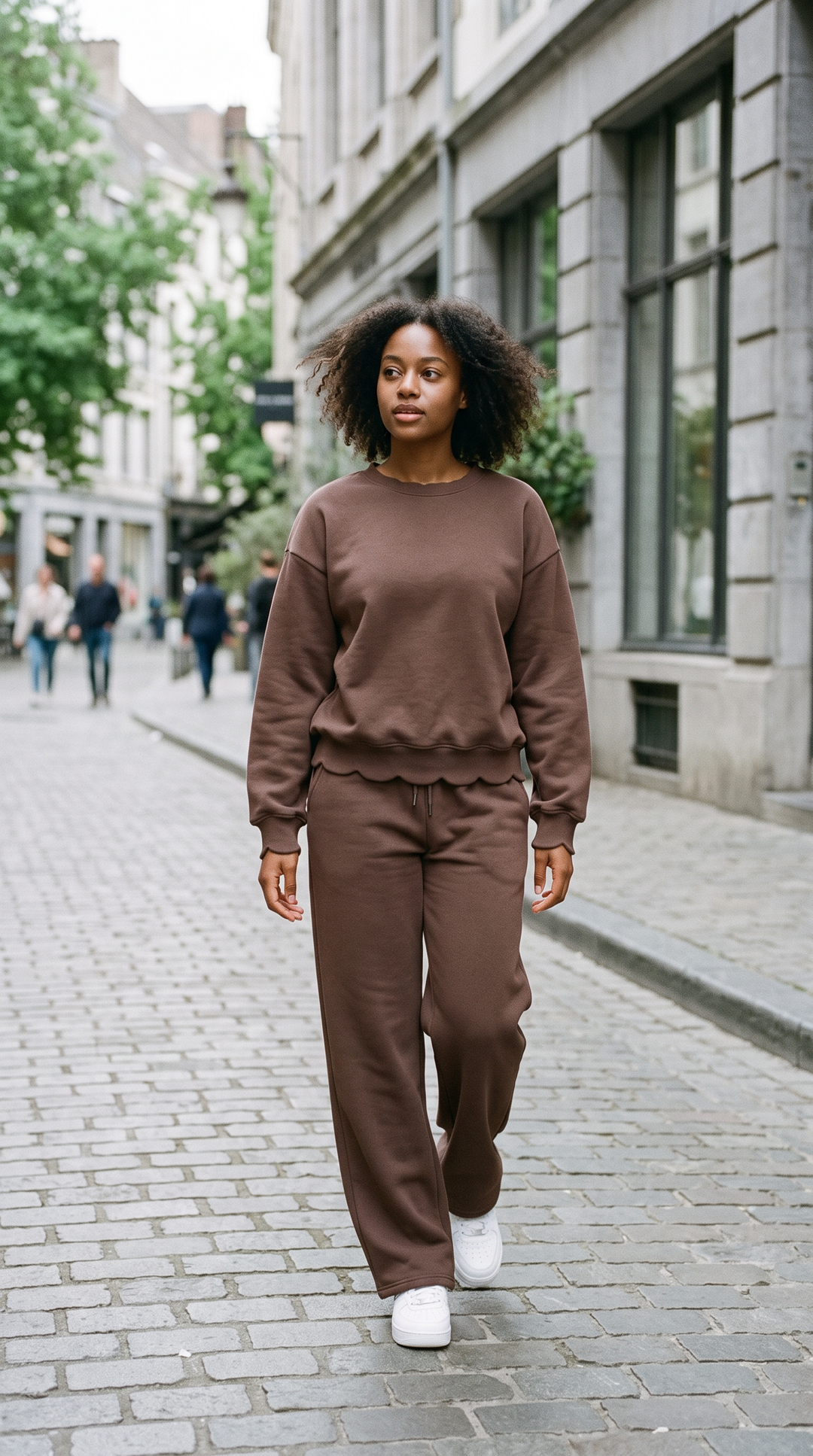 Belle fleece lounge set espresso – styled look – PRIV the Brand