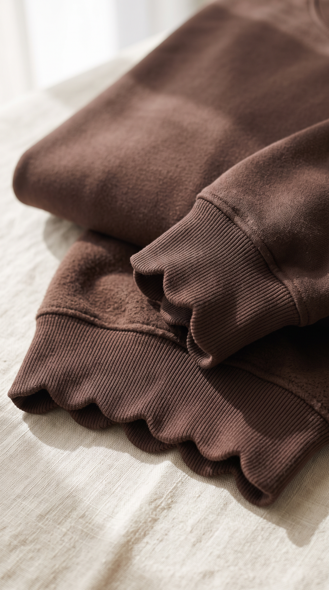 Belle scallop crew – detail view – PRIV the Brand