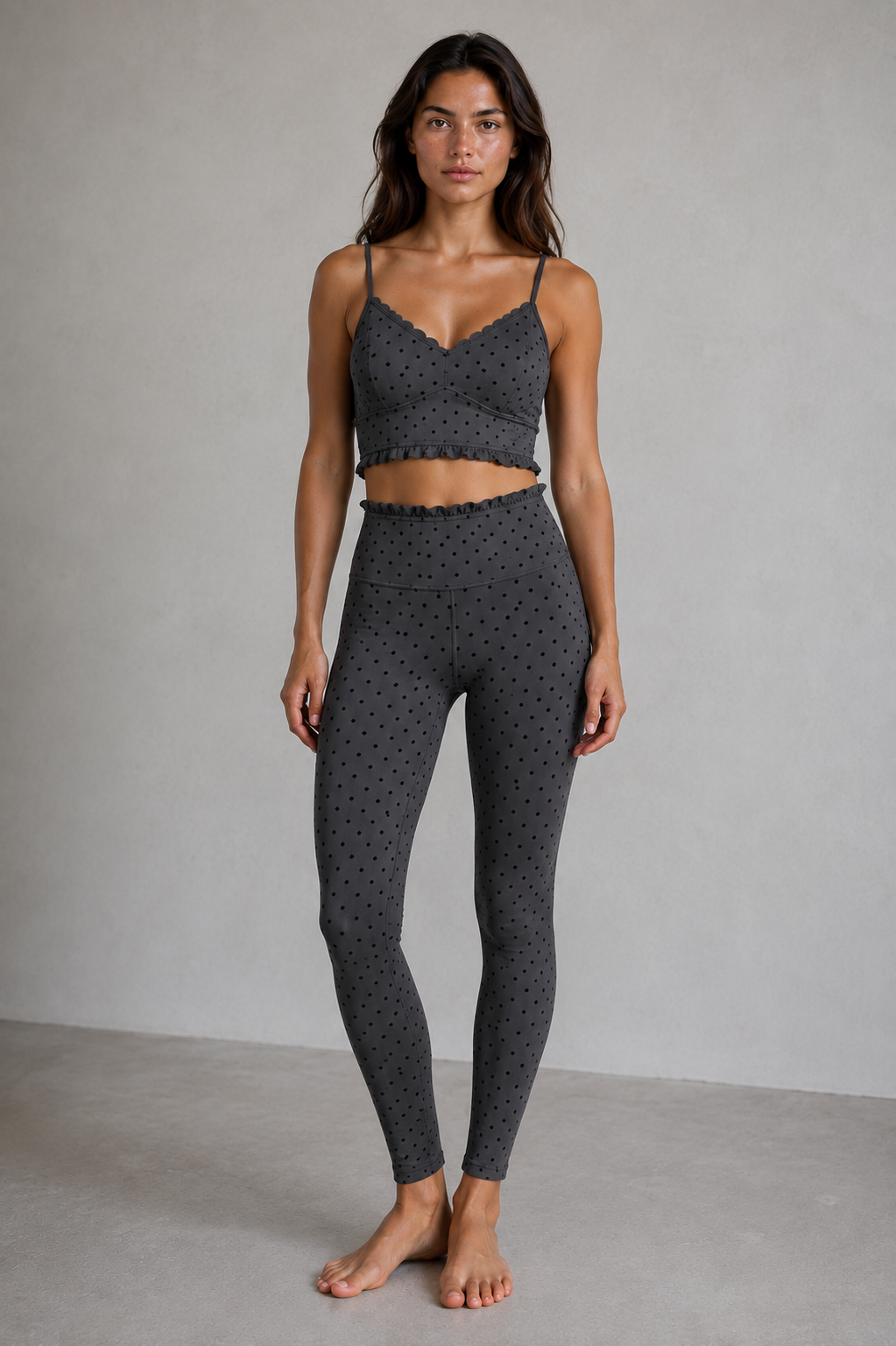 FORM Sage – High Rise Performance Leggings In Charcoal/Black Polka Dot