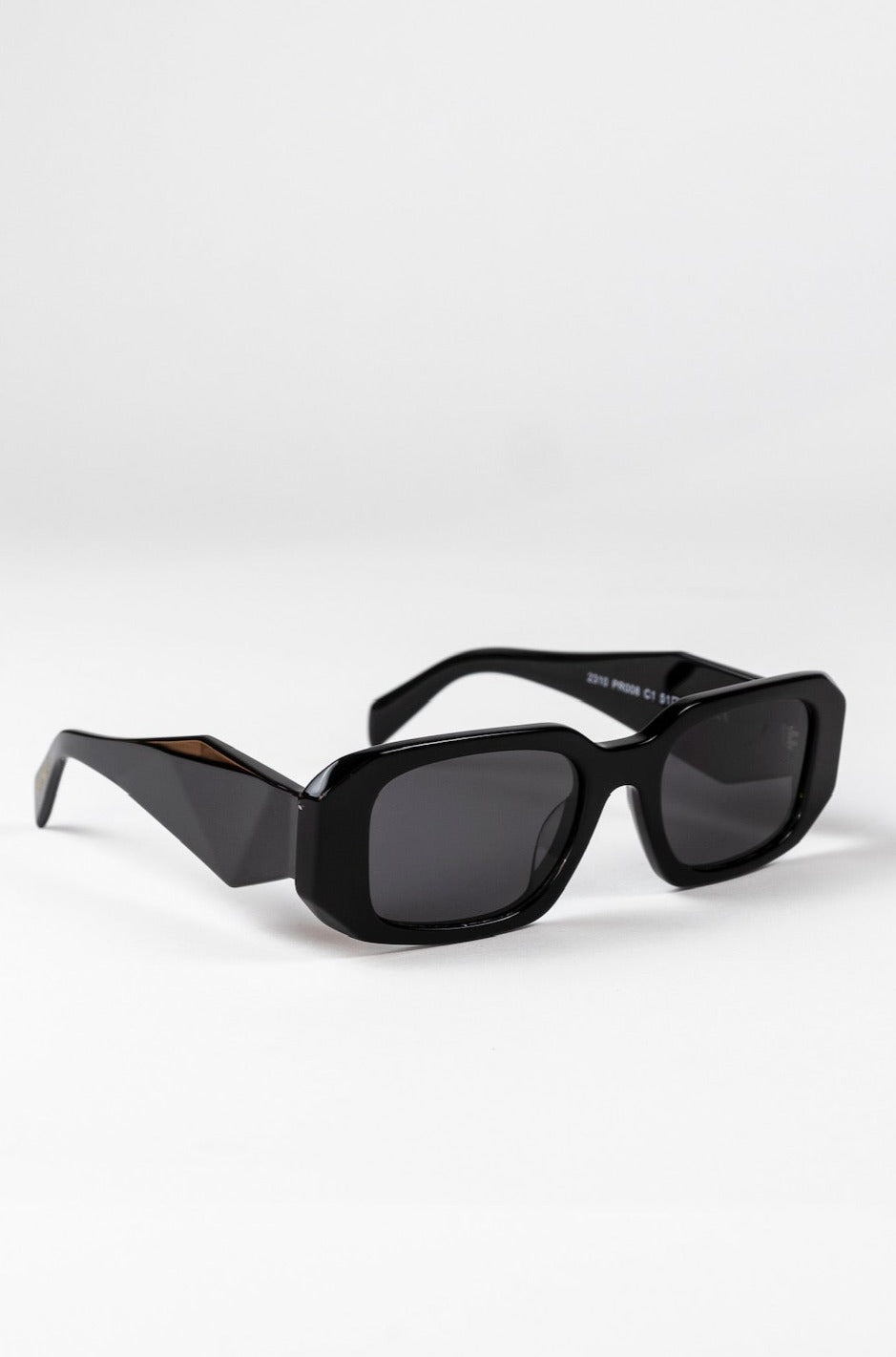 Zahra Rectangle Sunglasses in Black