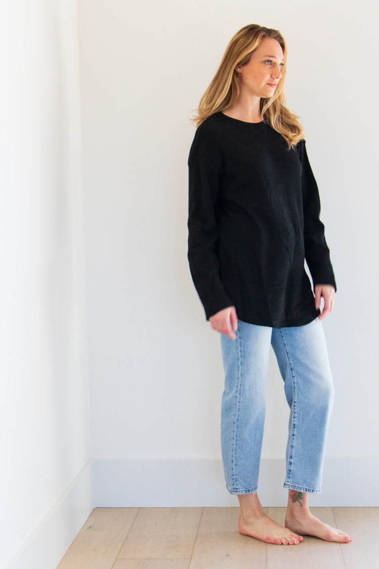 No exaggeration here; this is the ultimate long sleeve tee. Fitting loose on your frame with a drop-shoulder design and a gentle curve at the hem, this essential piece is effortless to pair and wear, with simple care instructions and understated details throughout. Monikered with the PRIV seal between the shoulder-blades on soft waffle texture fabric. 


