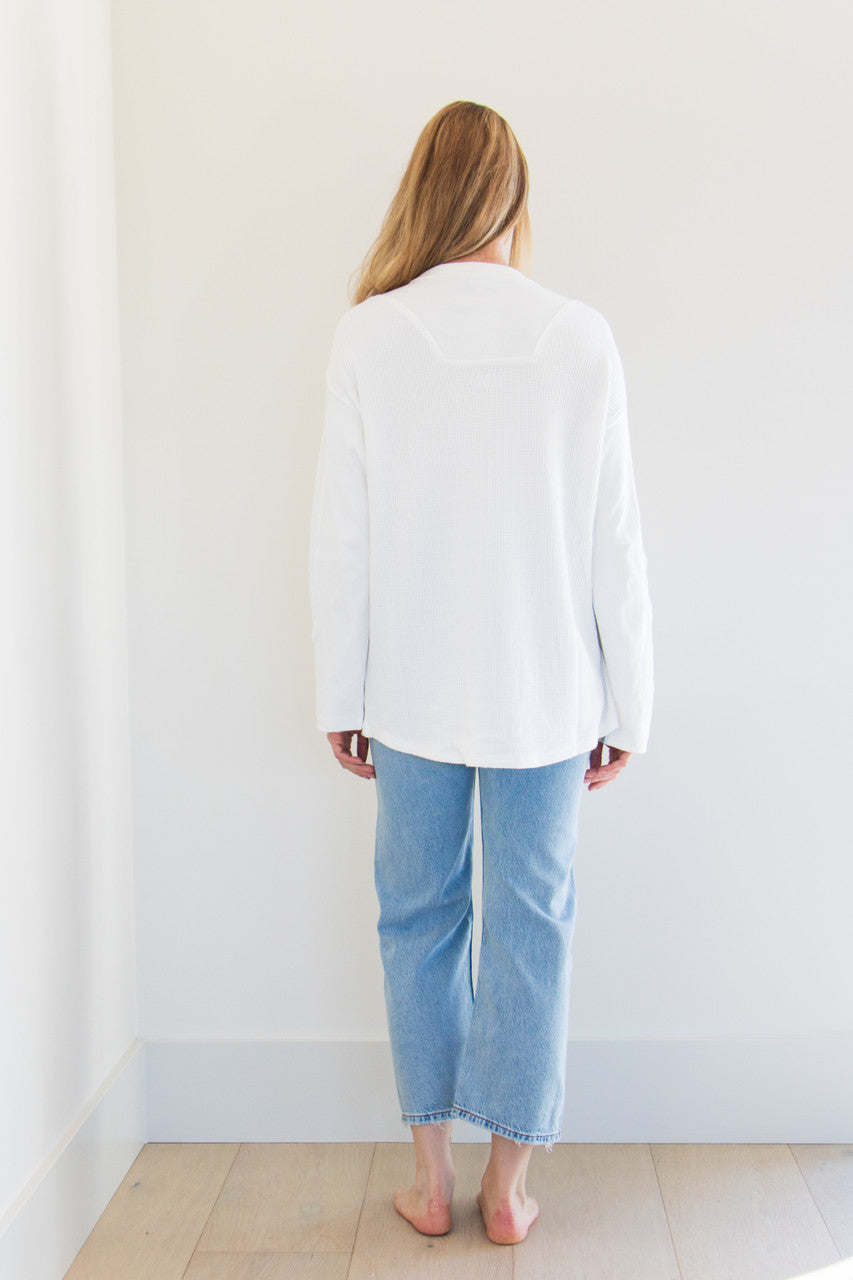 No exaggeration here; this is the ultimate long sleeve tee. Fitting loose on your frame with a drop-shoulder design and a gentle curve at the hem, this essential piece is effortless to pair and wear, with simple care instructions and understated details throughout. Monikered with the PRIV seal between the shoulder-blades on soft waffle texture fabric. 

