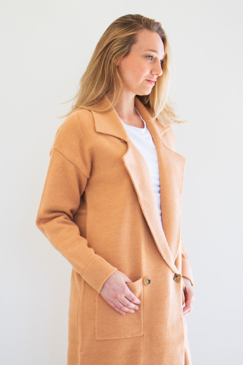The Lucia Cardigan features a split collar and lapel fold in a warm mid-weight fabric. Comfortable and with a little bit of stretch, deep outer pockets and natural tortoise buttons. 

