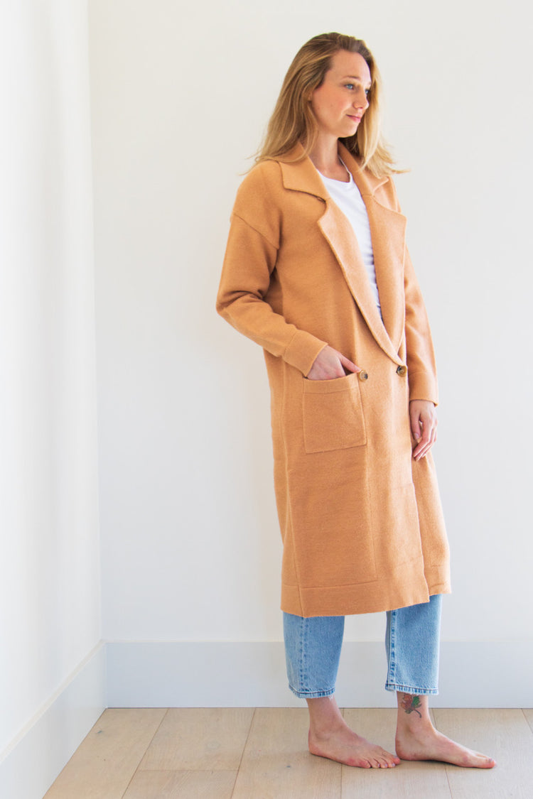 The Lucia Cardigan features a split collar and lapel fold in a warm mid-weight fabric. Comfortable and with a little bit of stretch, deep outer pockets and natural tortoise buttons. 

