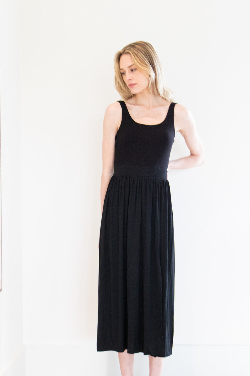 Made with a flattering silhouette and scooped neckline, ribbed chest fabric, the perfect amount of stretch and a side split to mid thigh. Viscose based fabric has a soft, flowing quality - easy to wear casually and effortless to elevate for something more formal. 
