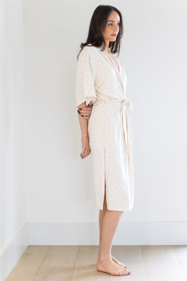 Our Signature Robe has been reimagined in our Country Oat Print. This full length tie-waist robe is light weight and comforting against the skin, with 3/4 sleeves and a split-hem finish to ensure a free range of motion when tied closed.

