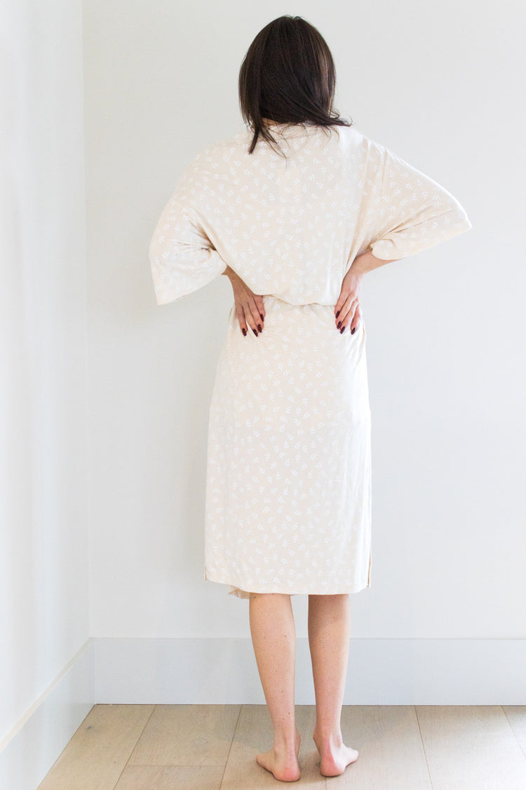 Our Signature Robe has been reimagined in our Country Oat Print. This full length tie-waist robe is light weight and comforting against the skin, with 3/4 sleeves and a split-hem finish to ensure a free range of motion when tied closed.


