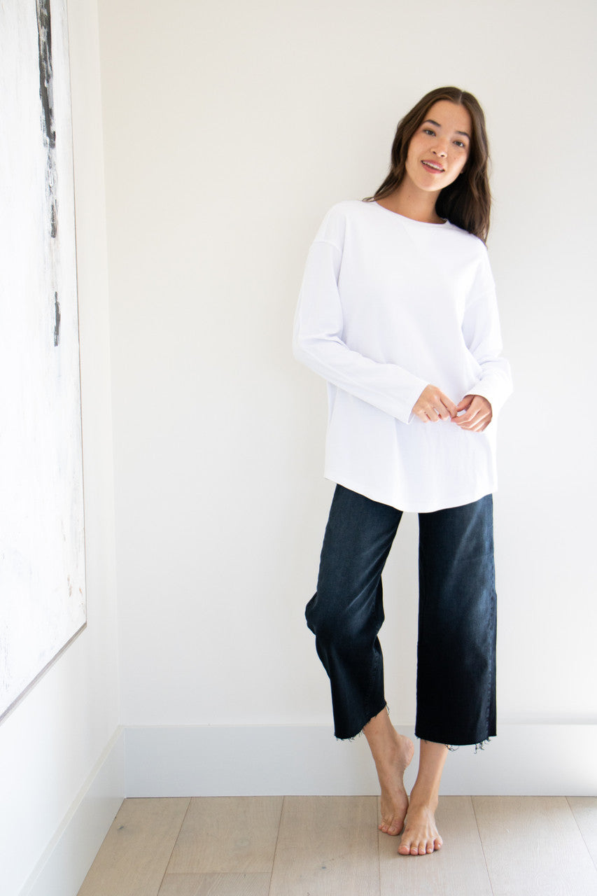 No exaggeration here; this is the ultimate long sleeve tee. Fitting loose on your frame with a drop-shoulder design and a gentle curve at the hem, this essential piece is effortless to pair and wear, with simple care instructions and understated details throughout. Monikered with the PRIV seal between the shoulder-blades. 

