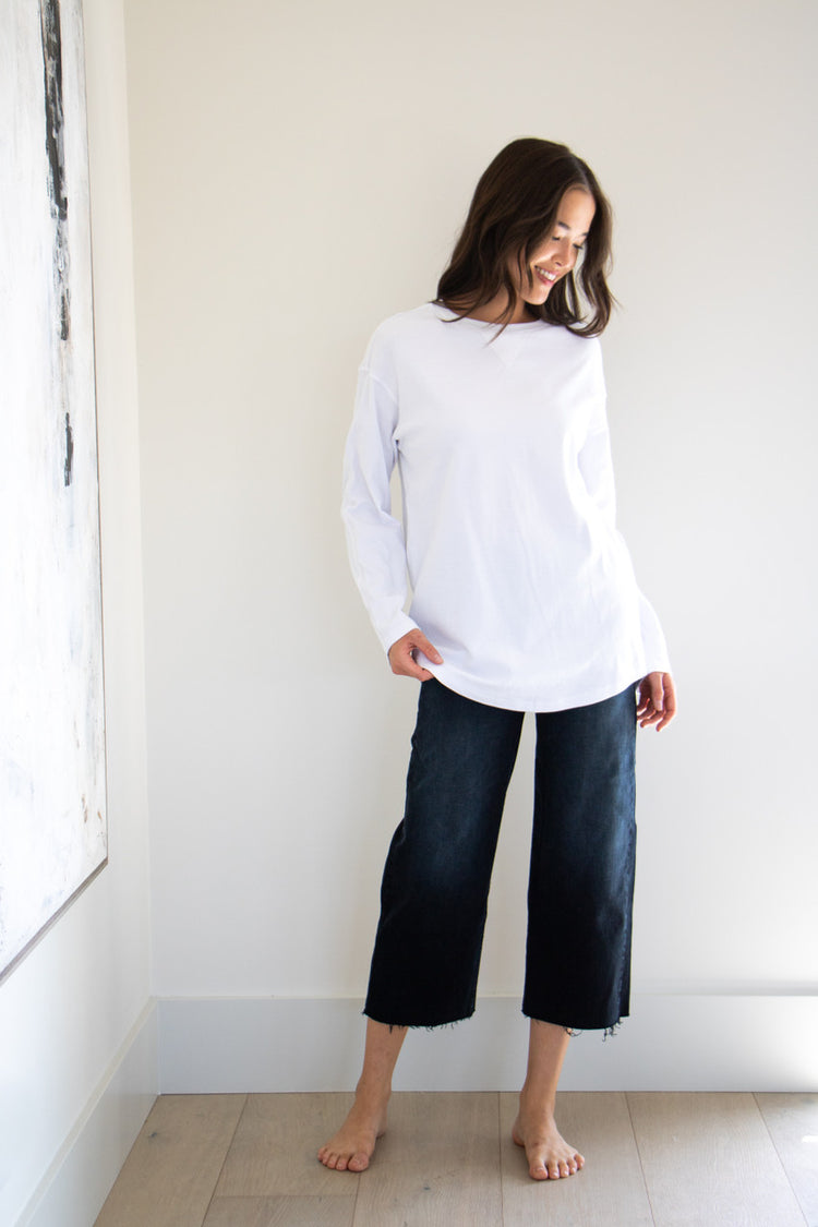 No exaggeration here; this is the ultimate long sleeve tee. Fitting loose on your frame with a drop-shoulder design and a gentle curve at the hem, this essential piece is effortless to pair and wear, with simple care instructions and understated details throughout. Monikered with the PRIV seal between the shoulder-blades. 

