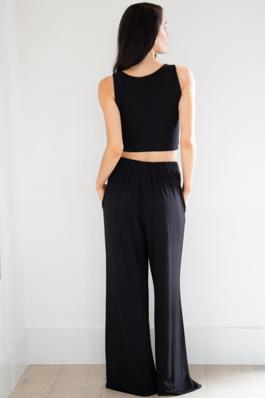 Comfortable, stylish, and a perfect pair - our new Sara Wide Leg Tank Set is the best choice for a well deserved lounge after your busiest day. A must-have basic to add to your collection, the fitted tank and relaxed pants can be worn together as intended or separated to compliment endless options in your wardrobe. Whether you're relaxing at home or wanting to keep comfortable running errands; the Sara Set is the ideal outfit.