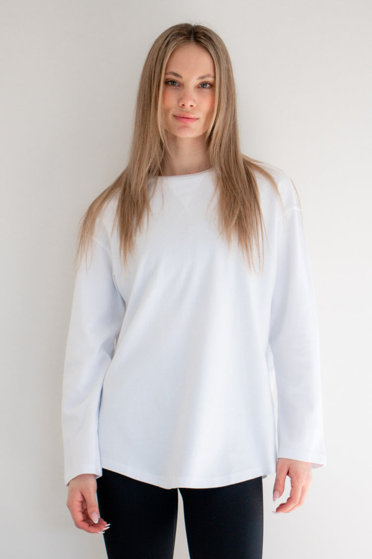 No exaggeration here; this is the ultimate long sleeve tee. Fitting loose on your frame with a drop-shoulder design and a gentle curve at the hem, this essential piece is effortless to pair and wear, with simple care instructions and understated details throughout. Monikered with the PRIV seal between the shoulder-blades. 

