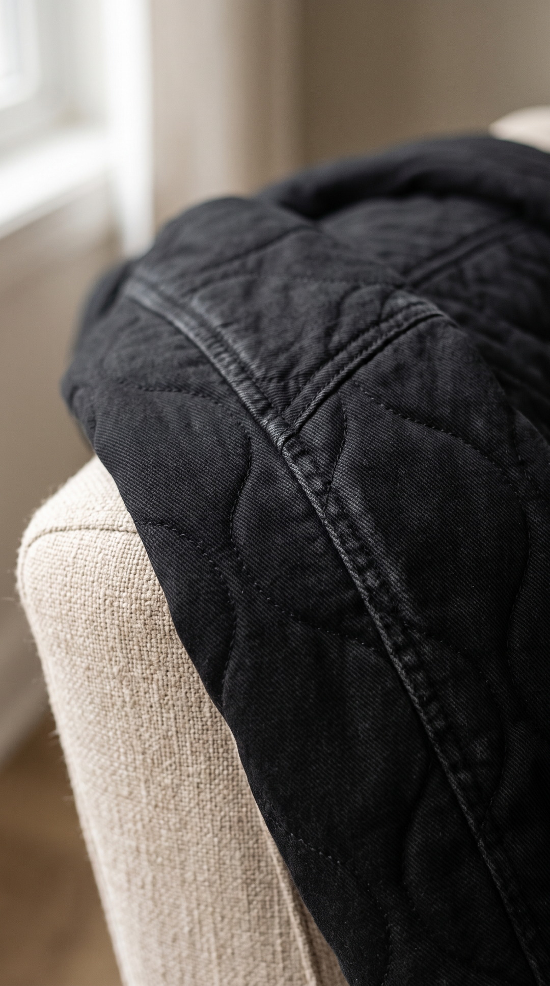 Leni quilted jacket black – styled look – PRIV the Brand