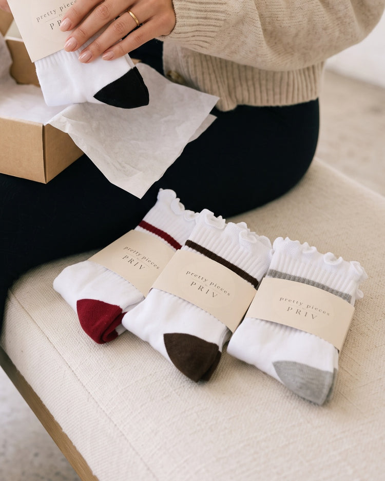 Unboxing Stripe Ruffle Top Socks in their pretty pieces by PRIV gift bands