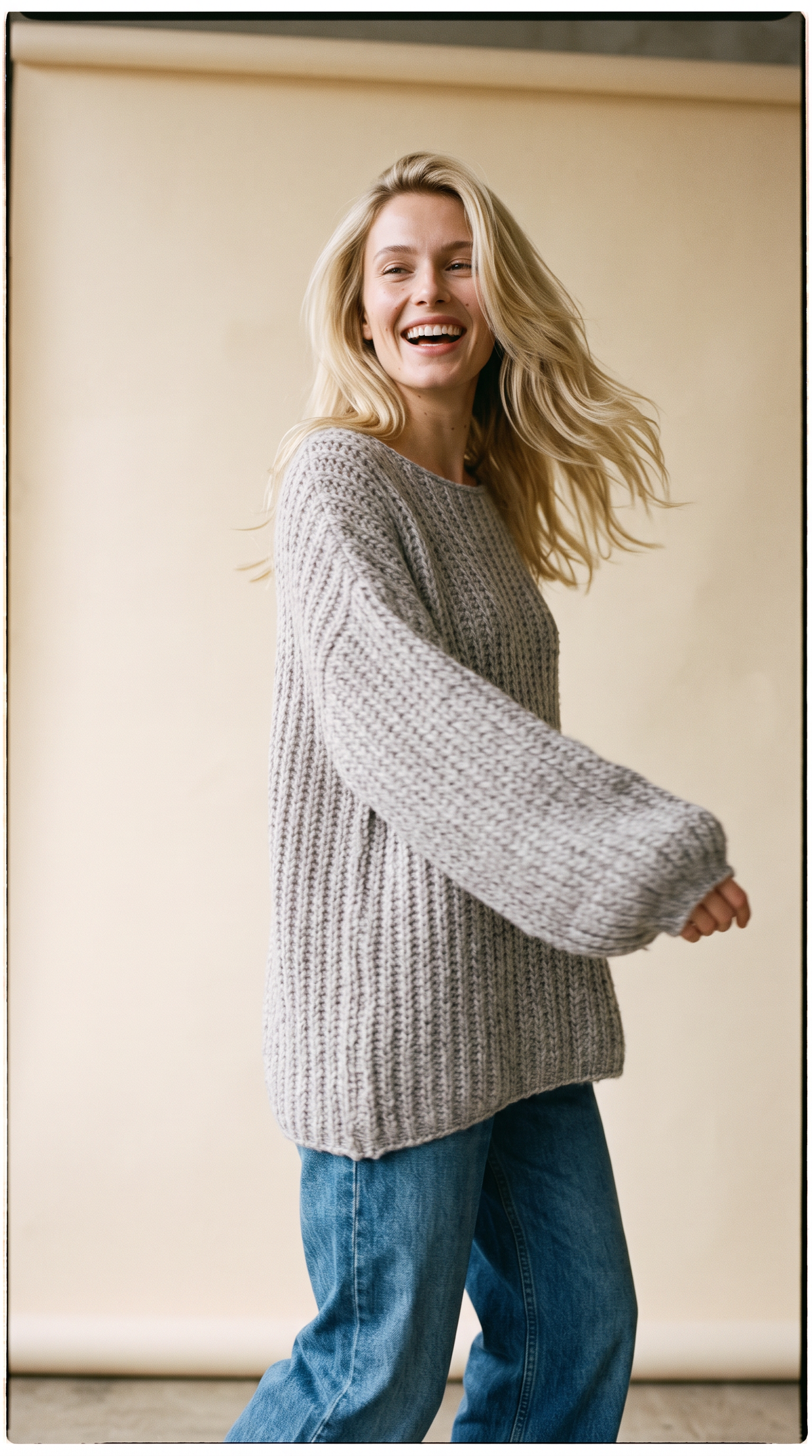 Evianna knit sweater stone – styled look – PRIV the Brand