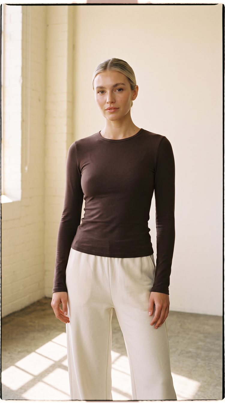 FORM Crew Long Sleeve Espresso-Isabeyphotography-2