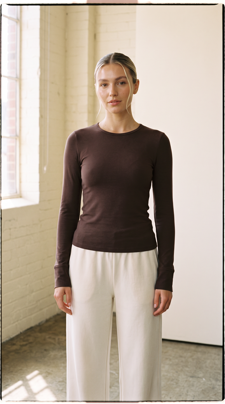 FORM Crew Long Sleeve Espresso-Isabeyphotography-3